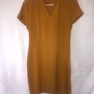 Banana republic drees new